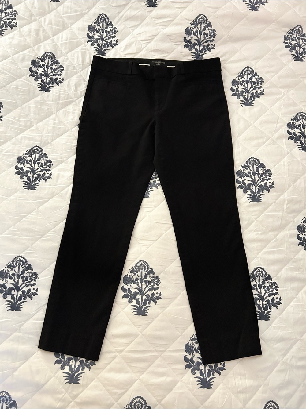 EUC Banana Republic Sloan High Quality Cropped Black Dress Pants Size 8